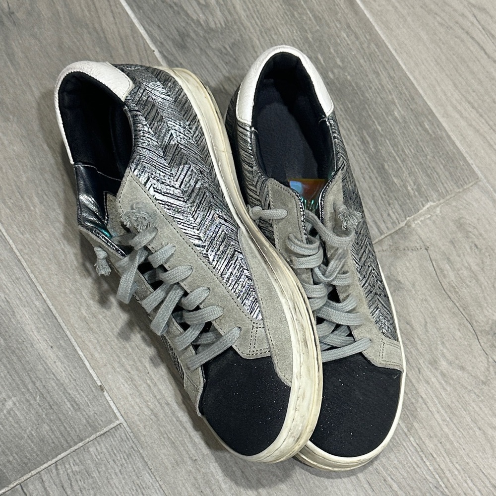 P448‎ Gray Patterned Sneakers Size 38